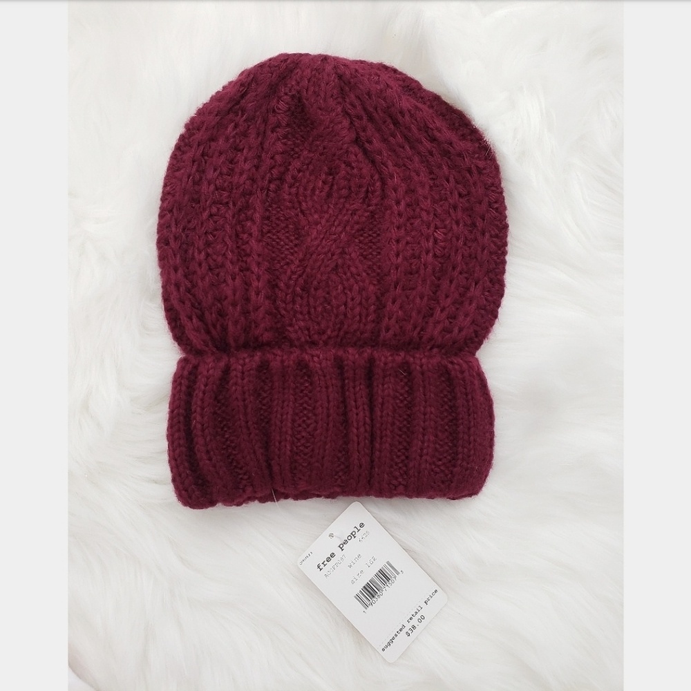 FREE PEOPLE KNIT BEANIE ONE SIZE
